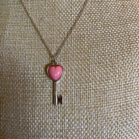 Heart Key Pendant Necklace with SISTERS charm - Picture 4 of 7